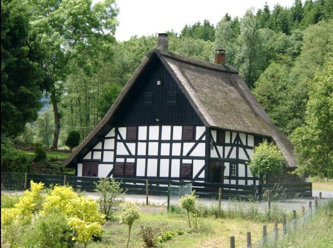 Ferienwohnung Fitness Entspannung Sauna Im Westerwald Derschen Bagian luar foto